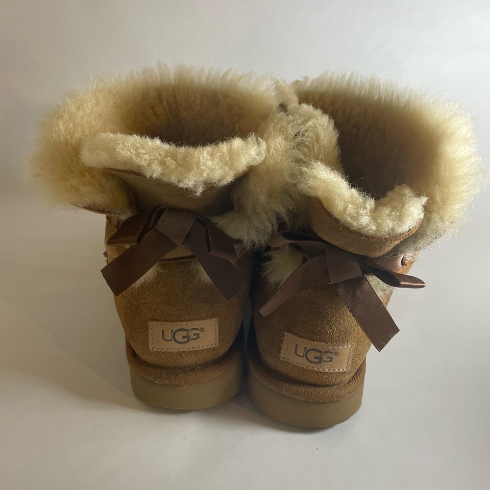 UGG Bow Boots Tan - Picture 1 of 5